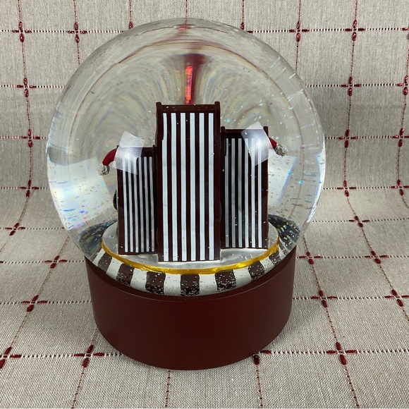 Henri Bendel “Bendel Guests” Final Edition Musical Snow Globe HTF Rare Snowglobe - Picture 5 of 11